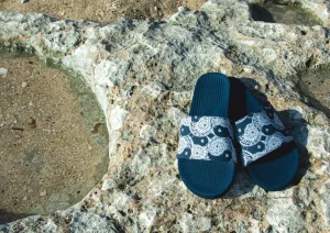Store Yin Yang Slides Footwear & Accessories
